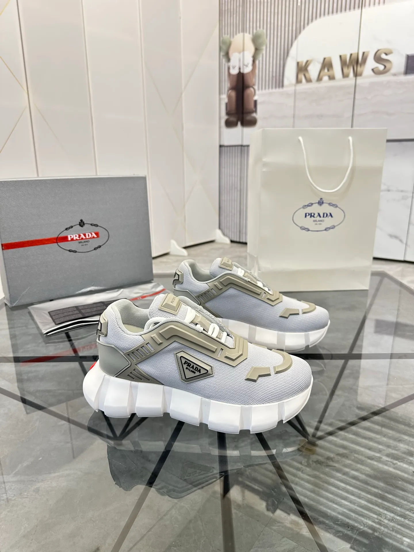 Men's shoes for sale 💰: 💰P580¥ High-end top quality Product trademark: Prada *"Prada*" low-top casual shoes Regular size: 38-45 (can be customized to 46) Product materials: imported breathable fly weave upper, professional glue-making process, breathable lining, cowhide foot pads, original ultra-light foam outsole. No.: 001